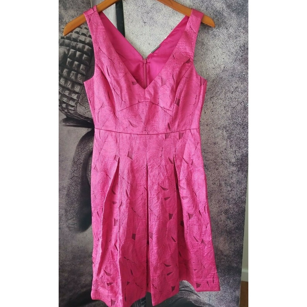 ELIE TAHARI Women's V Neck Sleeveless Embroidered Pleat MOHINI Dress Size 4 JT01